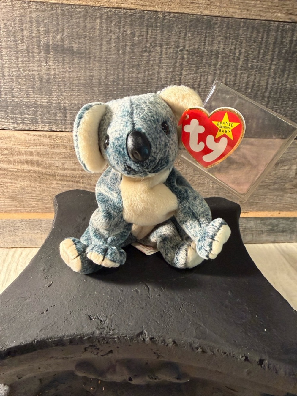 Ty Beanie Baby “Eucalyptus” (1999) – Koala w/ Tag & Display Case